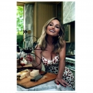 Giada De Laurentiis autograph
